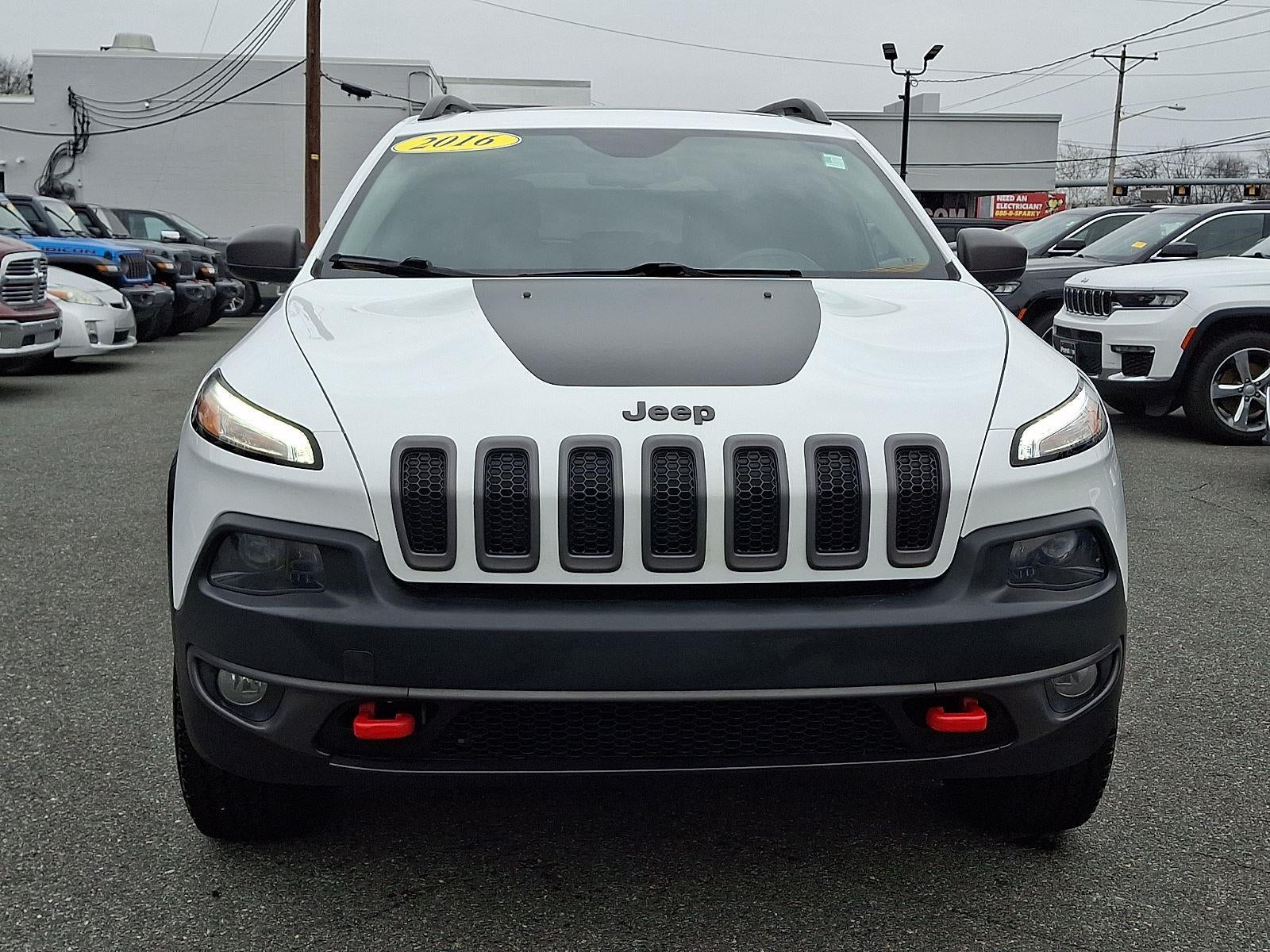 Used 2016 Jeep Cherokee Trailhawk with VIN 1C4PJMBS3GW135045 for sale in Wilmington, DE