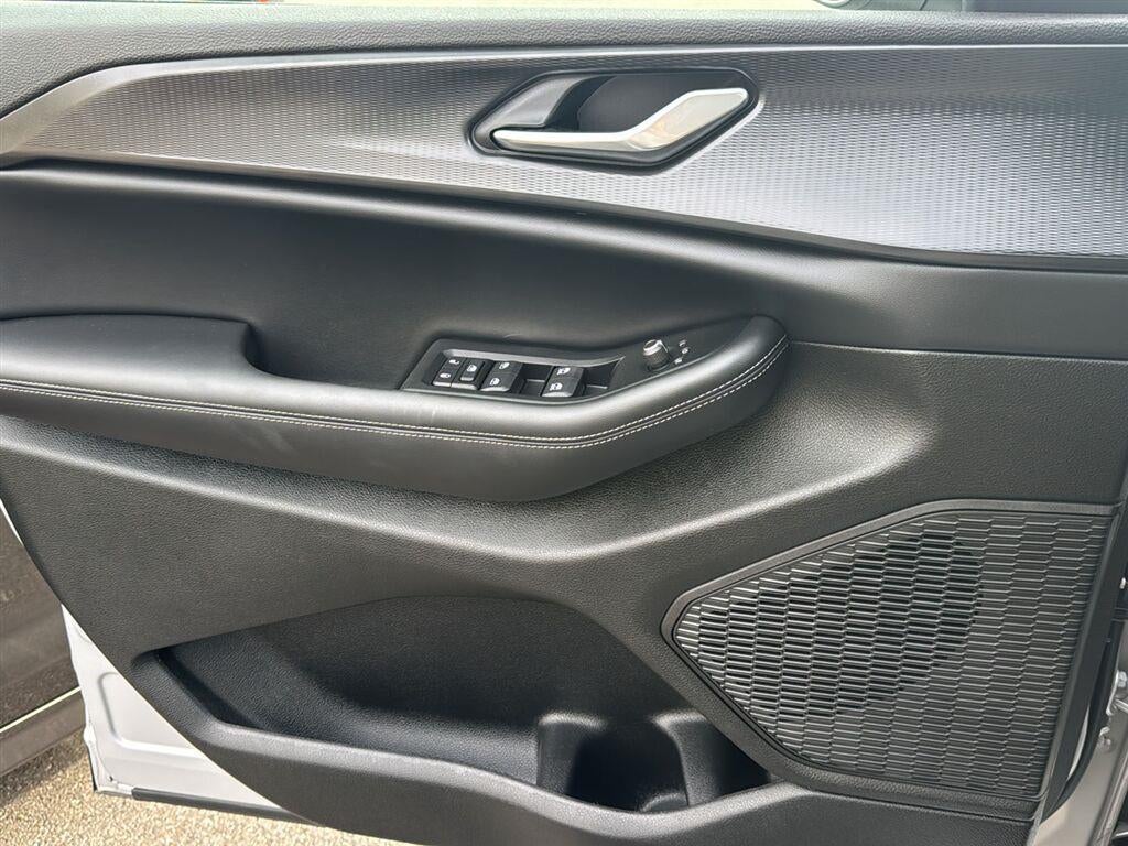 2025 Jeep GRAND CHEROKEE Base