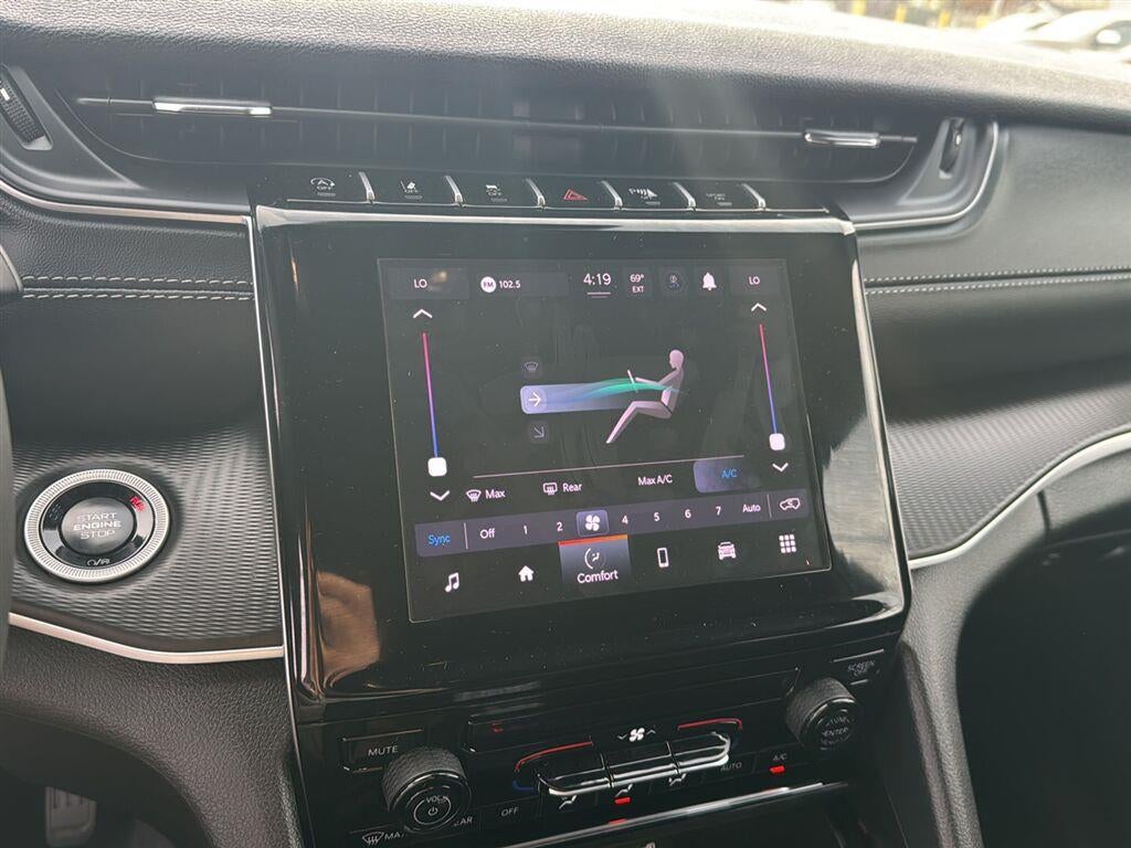 2025 Jeep GRAND CHEROKEE Base