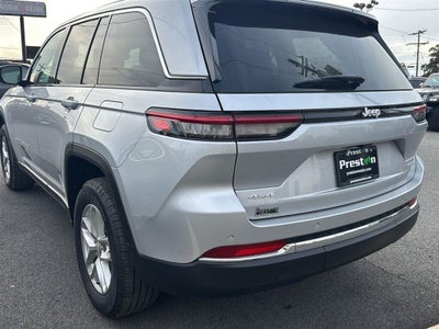 2025 Jeep GRAND CHEROKEE Base