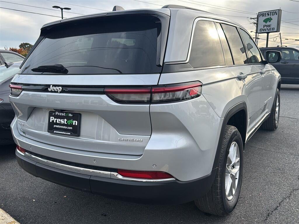 2025 Jeep GRAND CHEROKEE Base