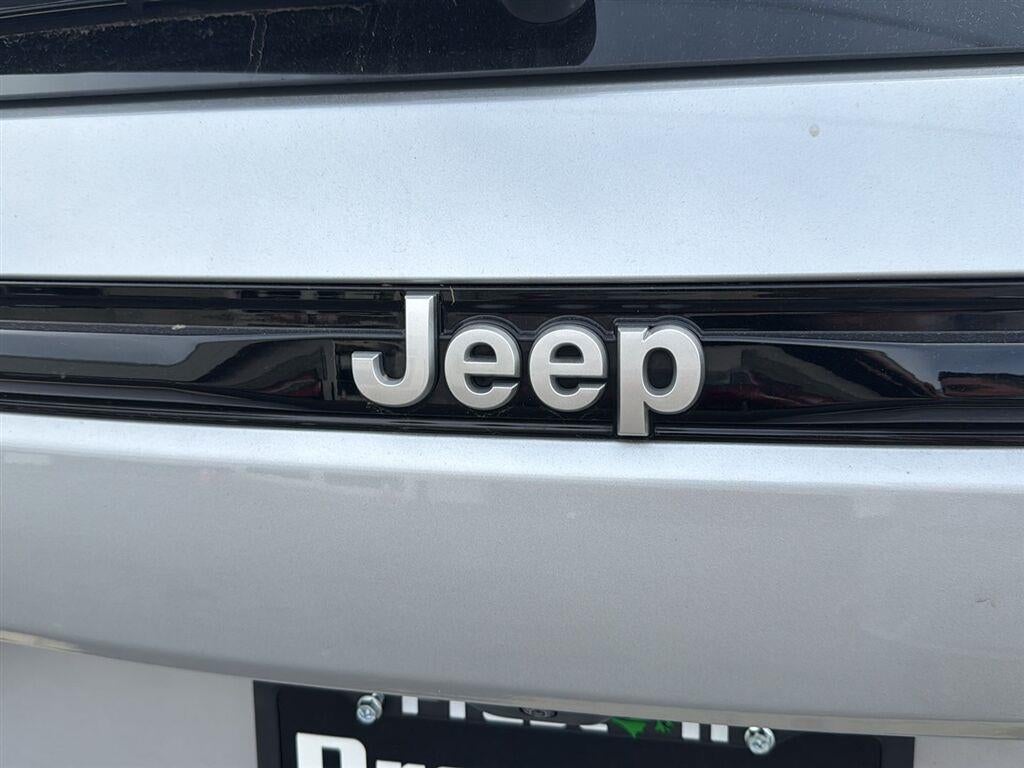 2025 Jeep GRAND CHEROKEE Base