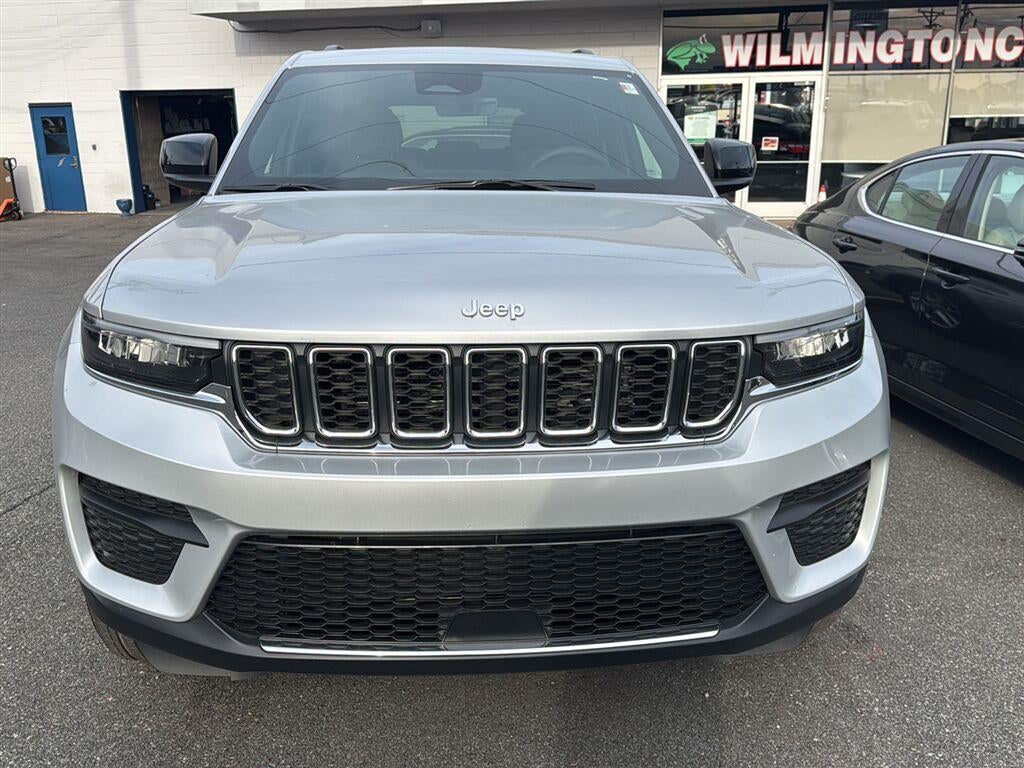 2025 Jeep GRAND CHEROKEE Base