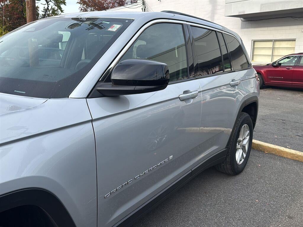 2025 Jeep GRAND CHEROKEE Base