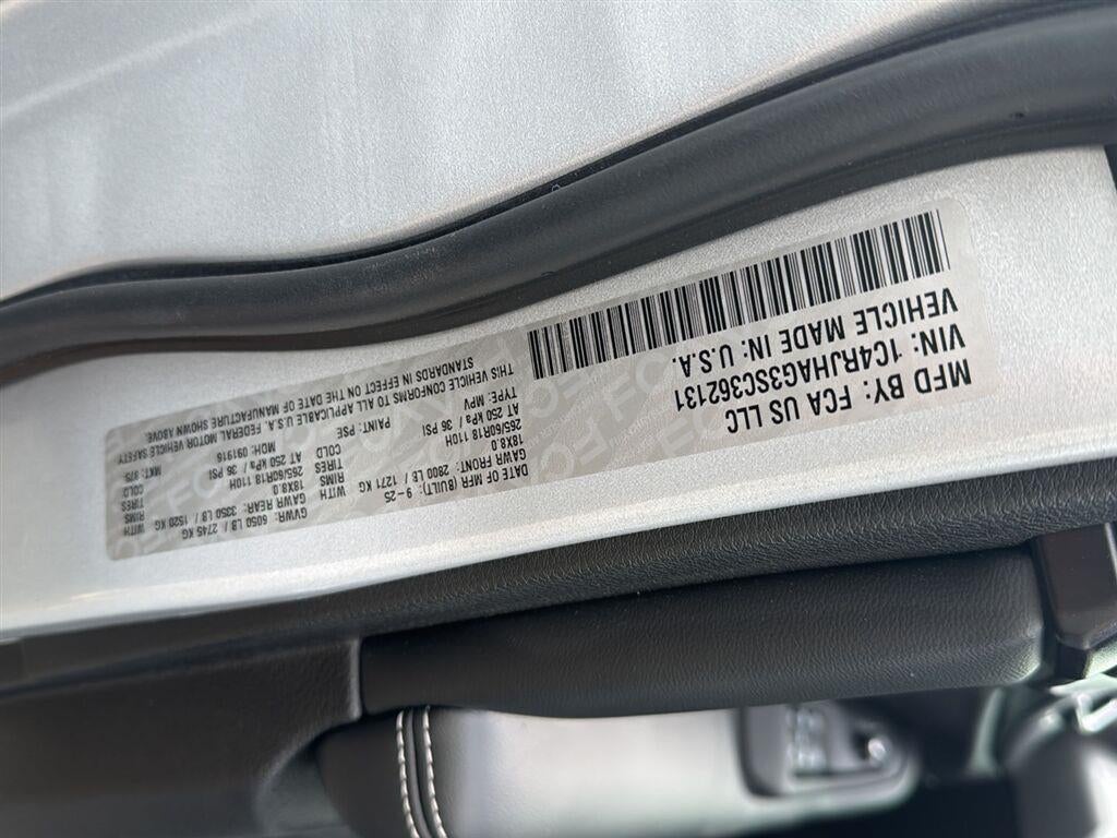2025 Jeep GRAND CHEROKEE Base