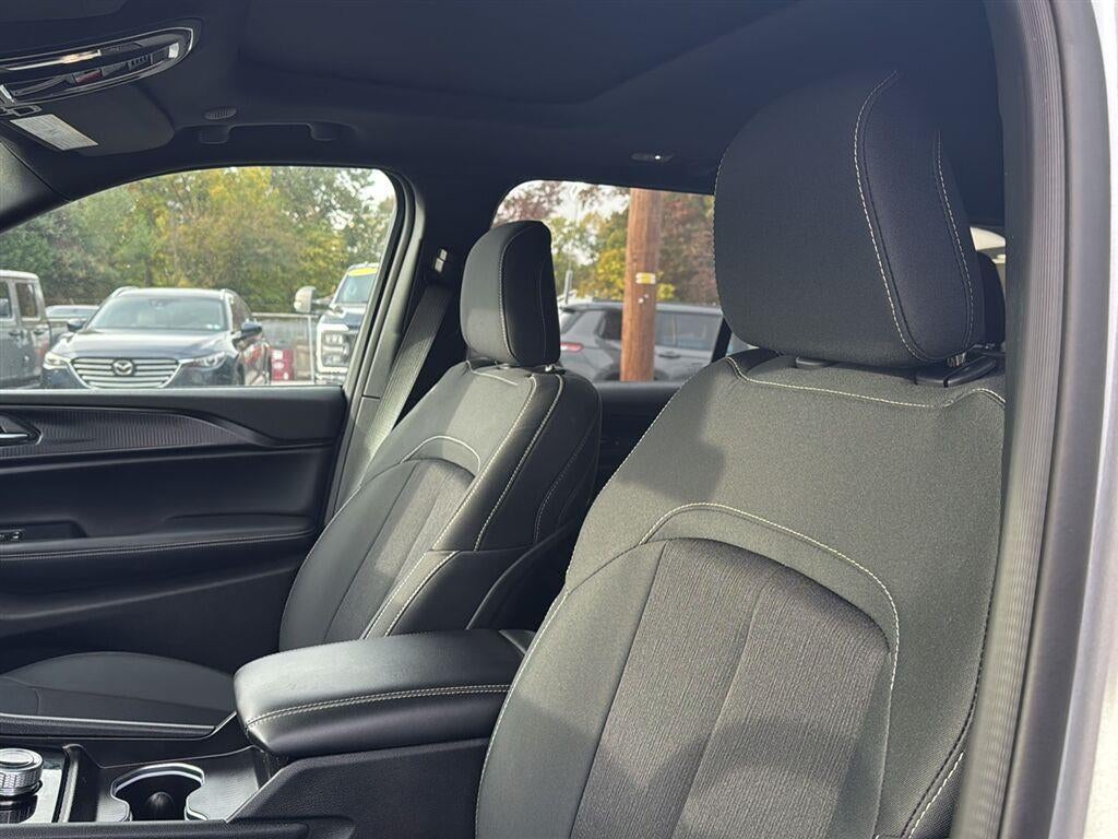 2025 Jeep GRAND CHEROKEE Base