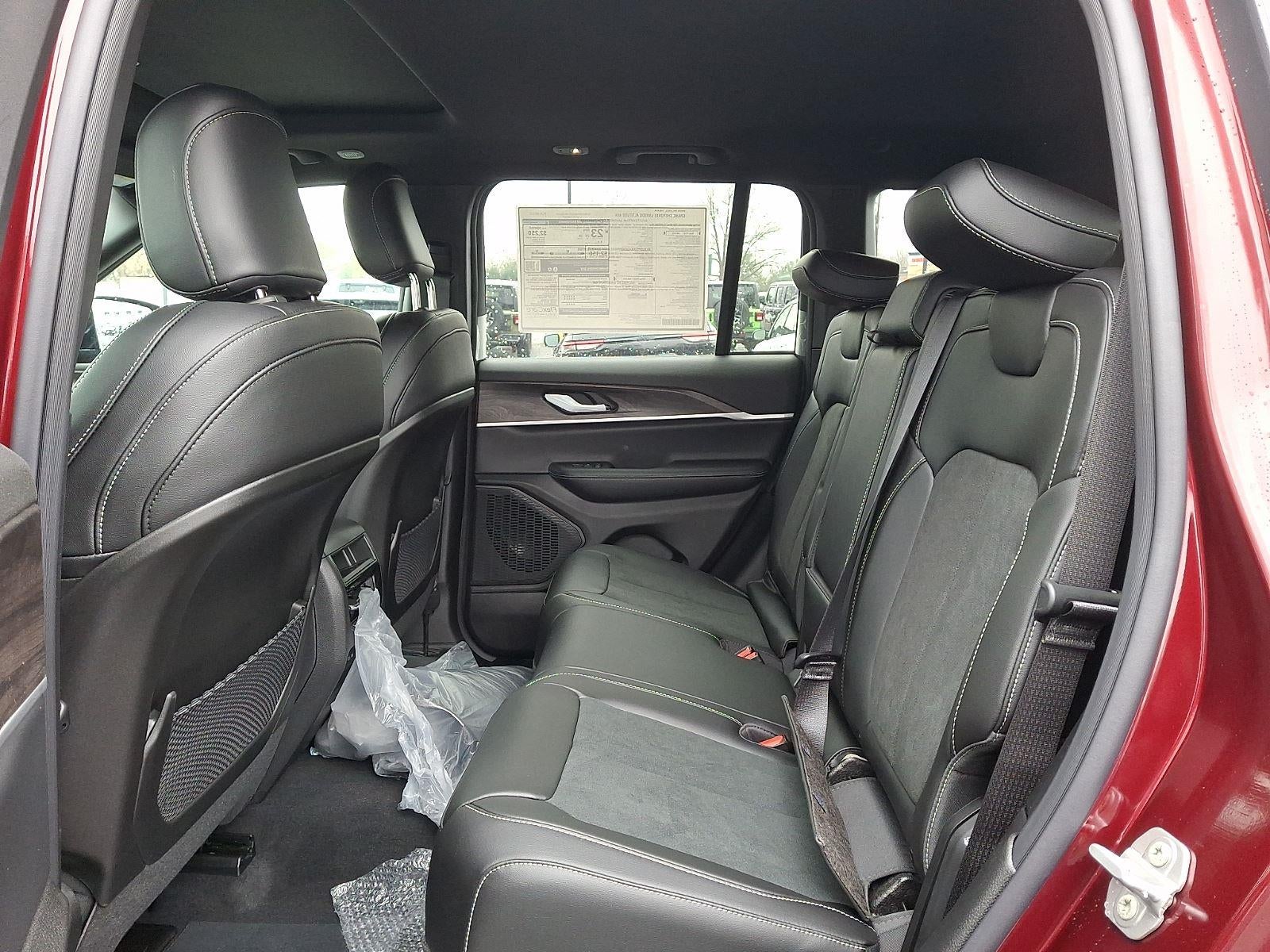 2026 Jeep CHEROKEE Laredo Altitude