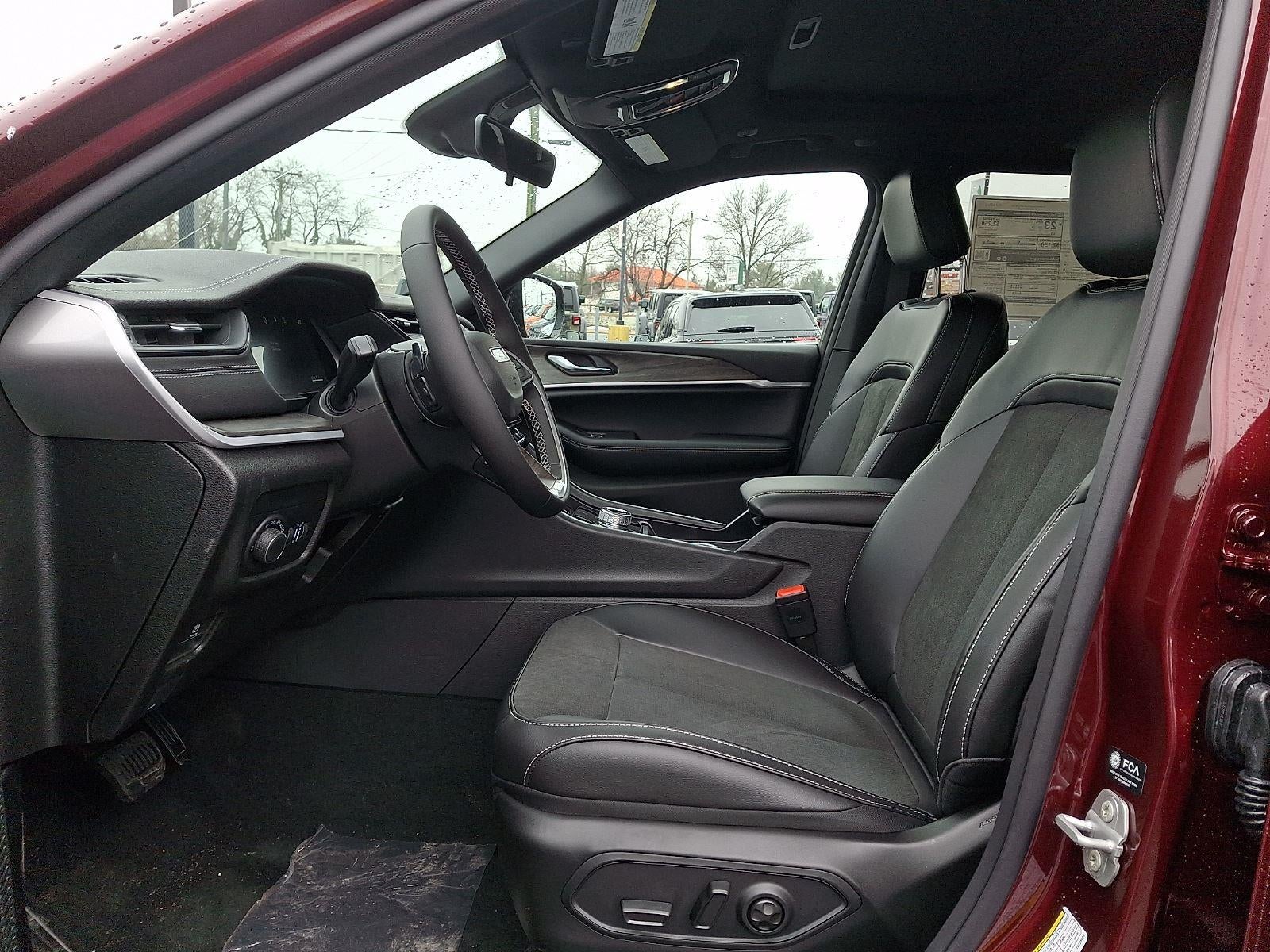 2026 Jeep CHEROKEE Laredo Altitude