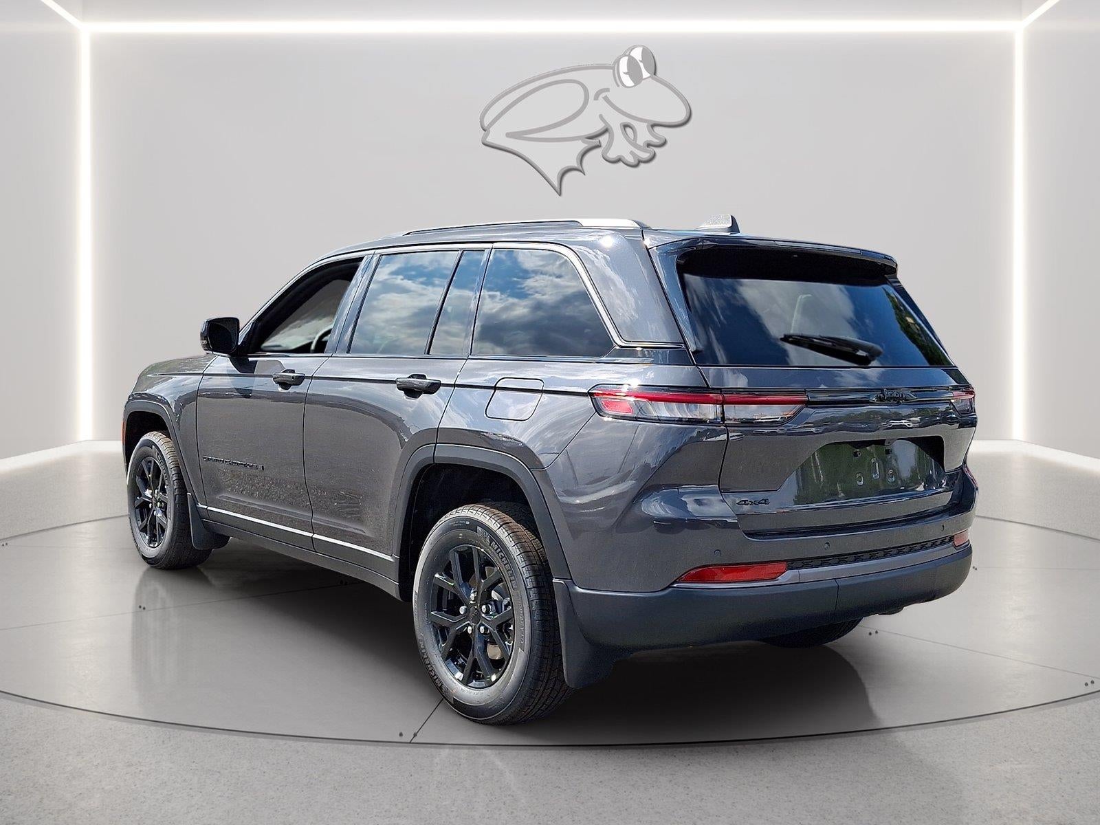 2026 Jeep Grand Cherokee Laredo Altitude