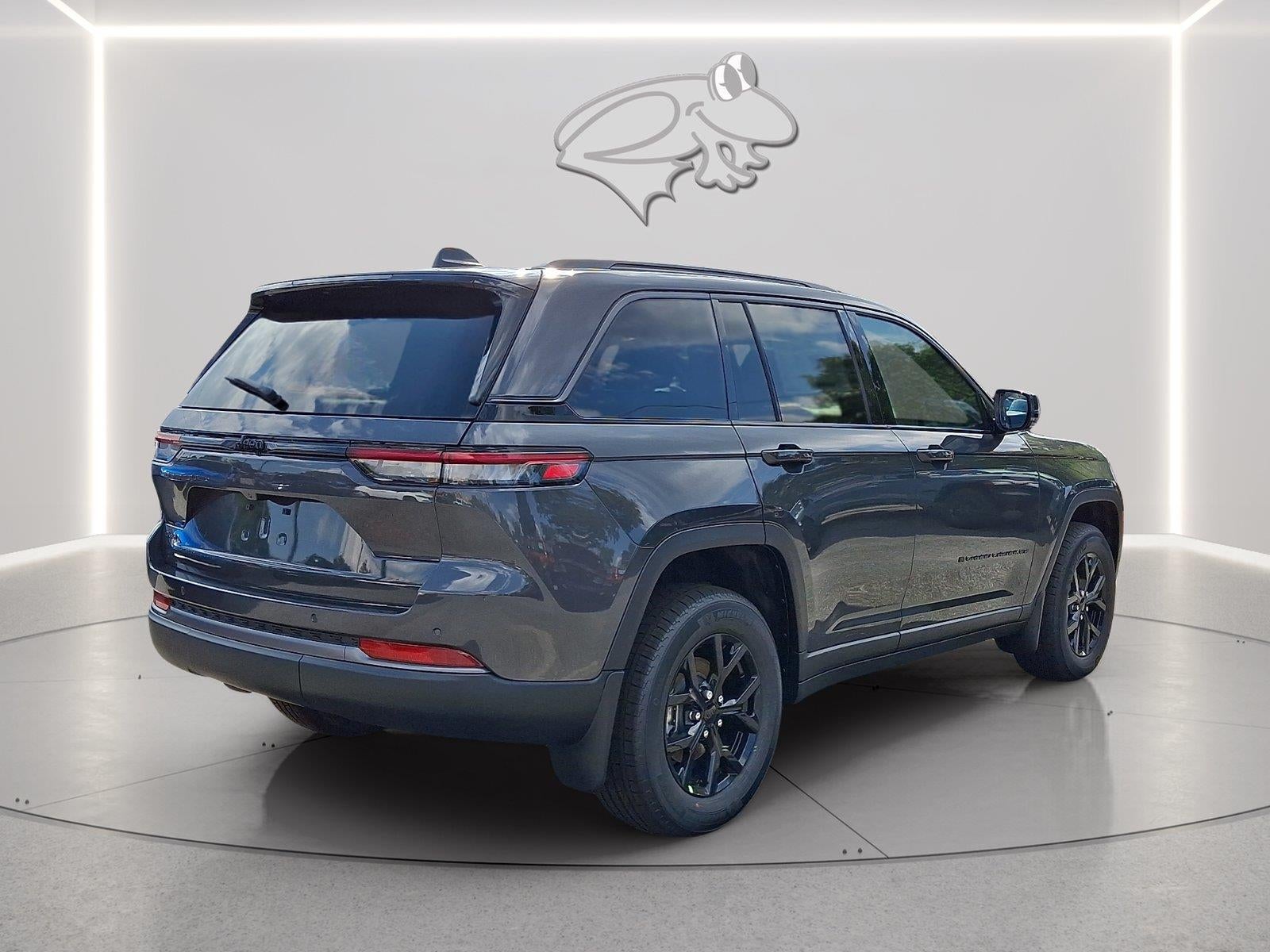 2026 Jeep Grand Cherokee Laredo Altitude