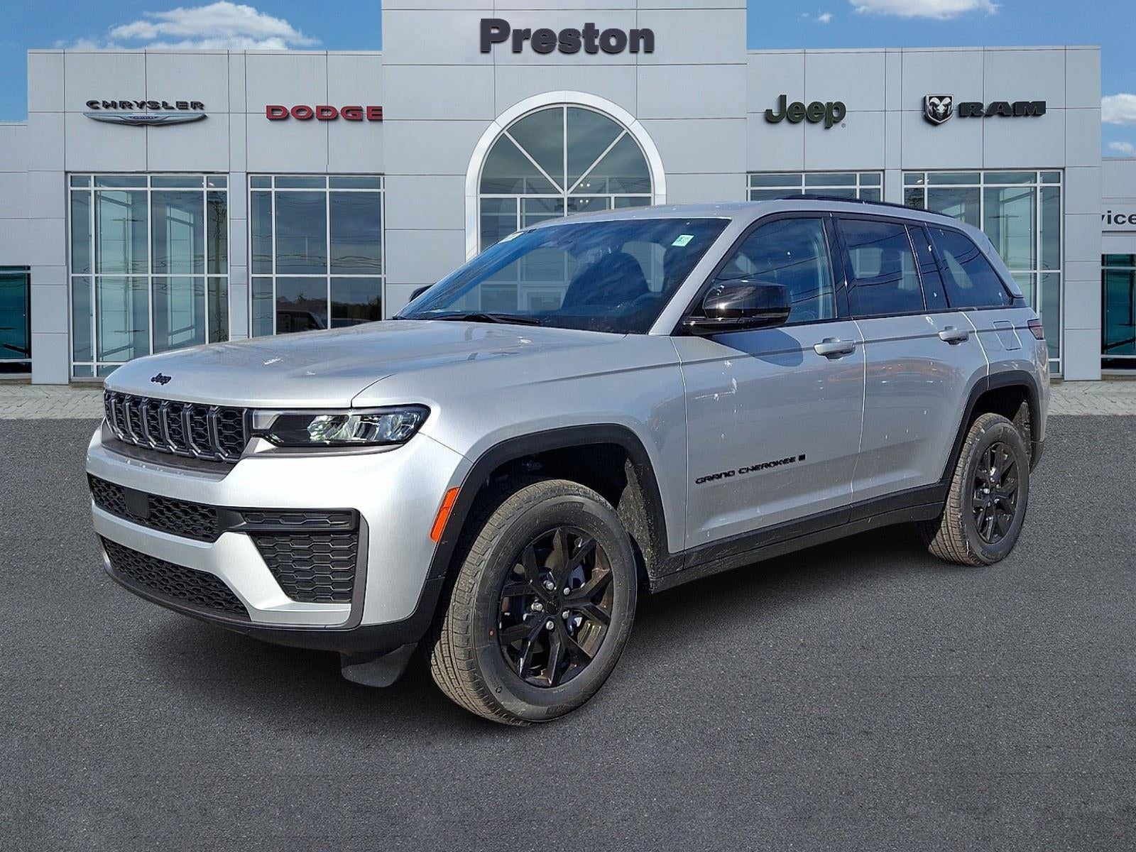 2026 Jeep Grand Cherokee Laredo Altitude