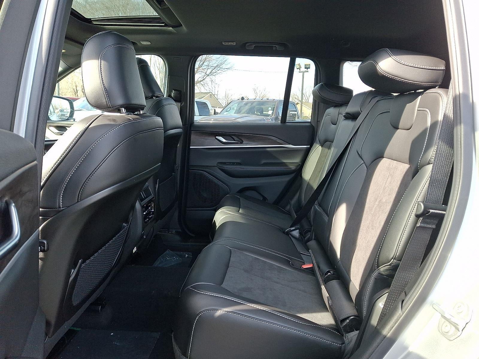 2026 Jeep Grand Cherokee Laredo Altitude