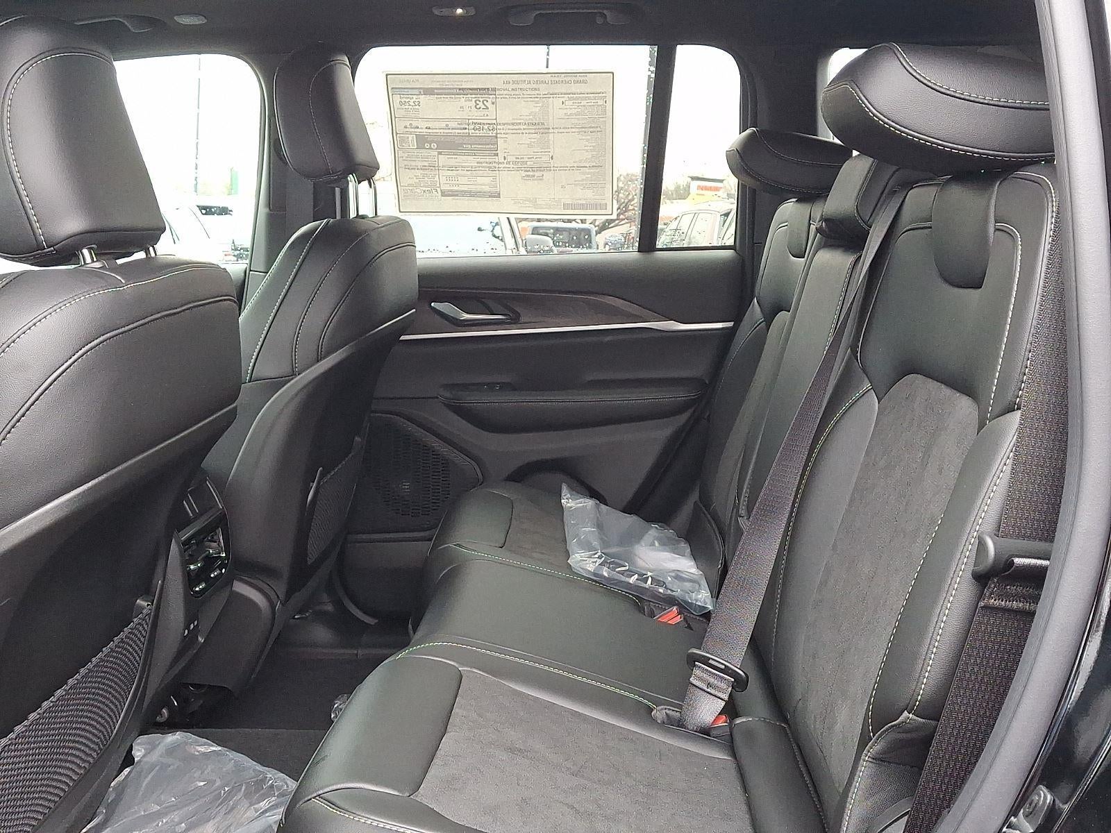 2026 Jeep CHEROKEE Laredo Altitude