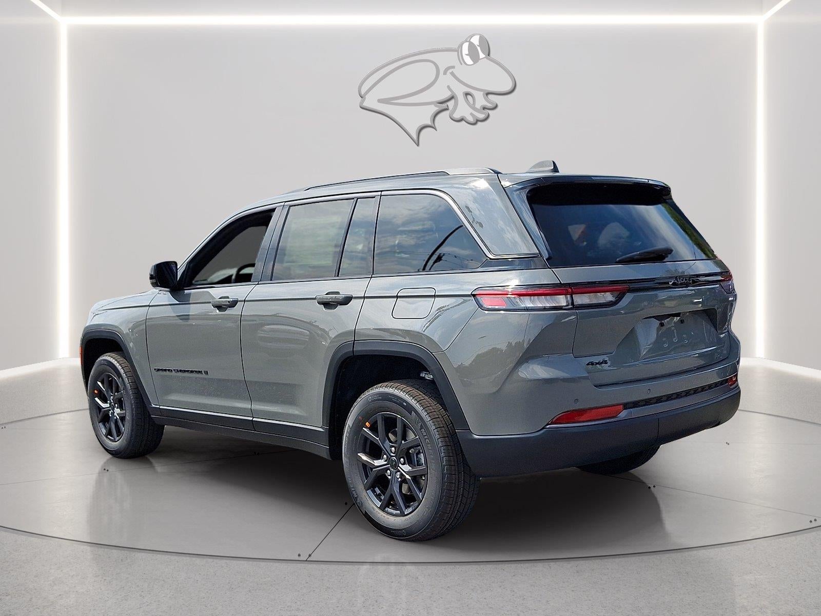 2027 Jeep Grand Cherokee Laredo Altitude