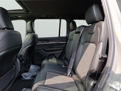 2027 Jeep Grand Cherokee Laredo Altitude