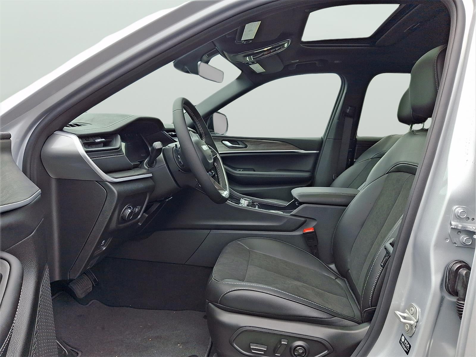 2026 Jeep Grand Cherokee L Laredo Altitude