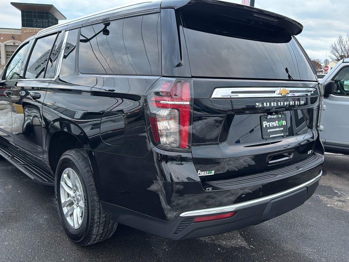 2023 Chevrolet Suburban LT