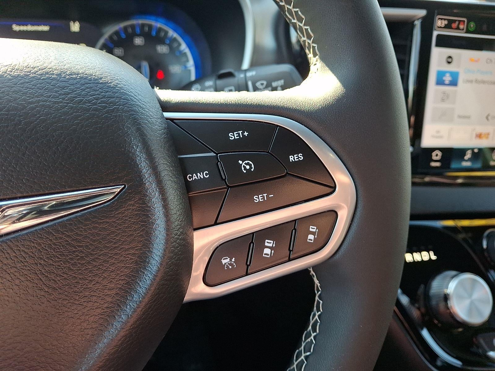 2025 Chrysler Pacifica Select