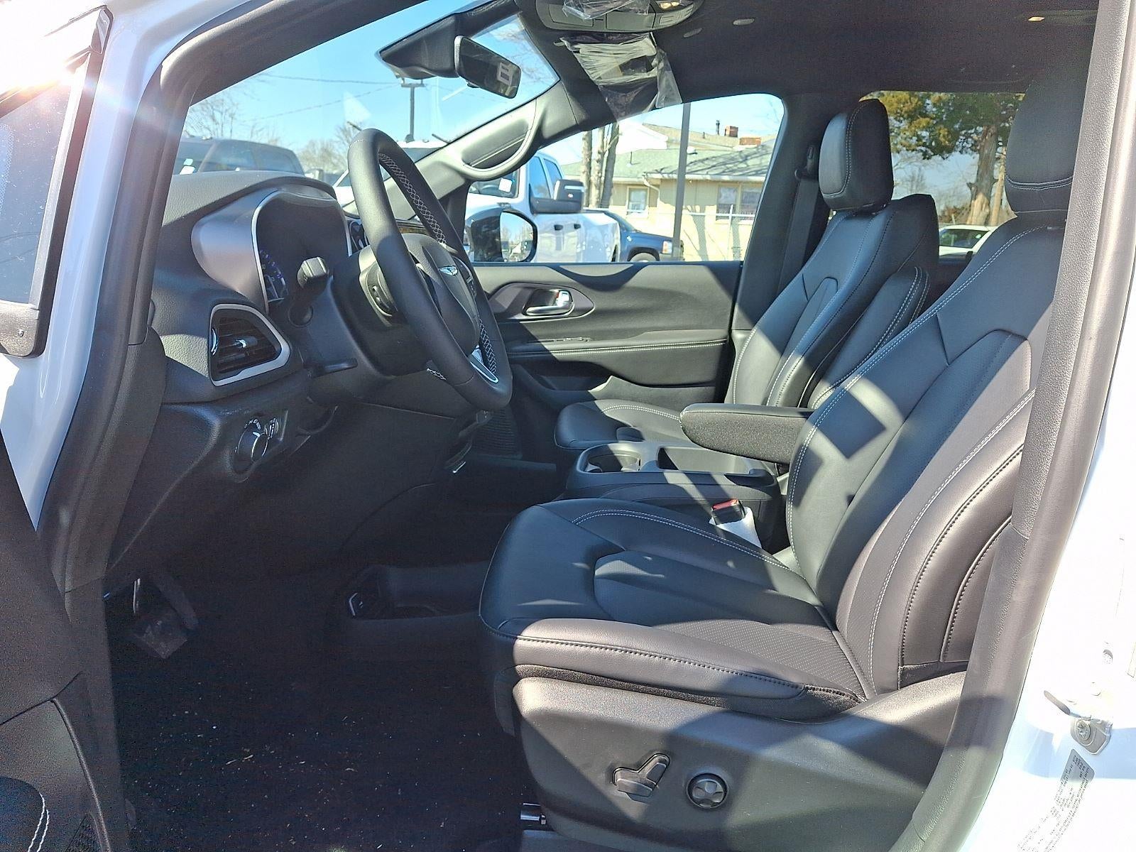 2026 Chrysler Voyager LX