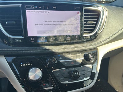 2022 Chrysler Pacifica Hybrid Touring L