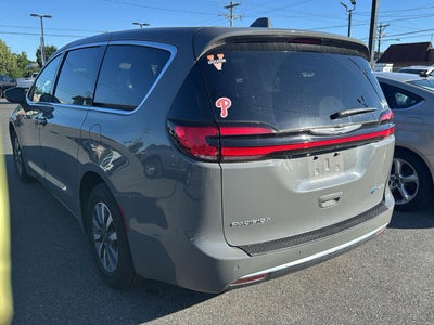 2022 Chrysler Pacifica Hybrid Touring L