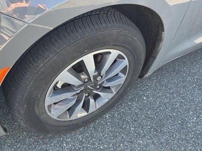 2022 Chrysler Pacifica Hybrid Touring L