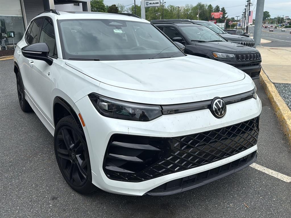 2025 Volkswagen Tiguan SE R-Line Black