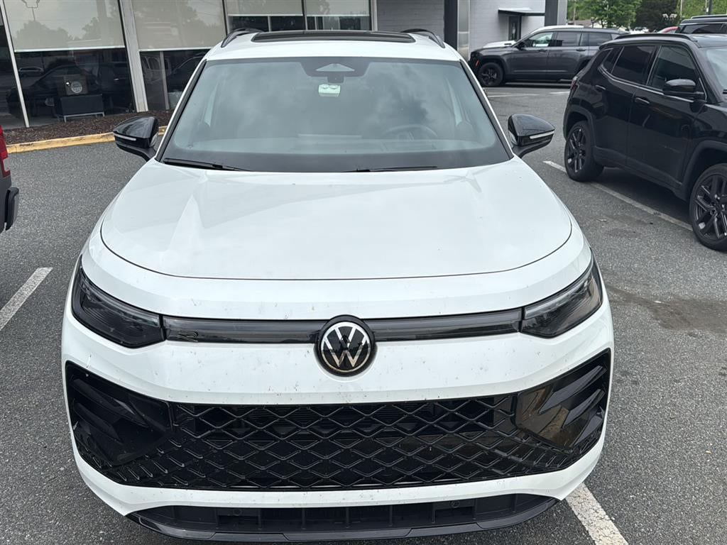 2025 Volkswagen Tiguan SE R-Line Black