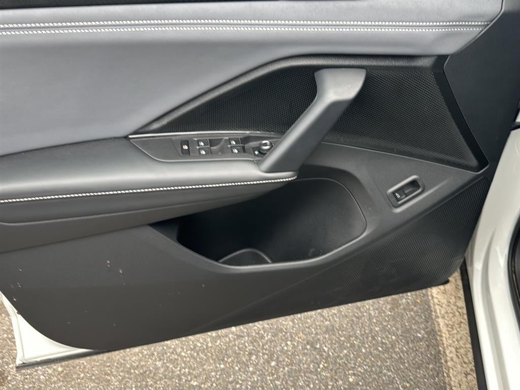 2025 Volkswagen Tiguan SE R-Line Black