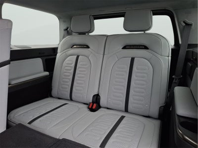 2025 Rivian R1S Adventure
