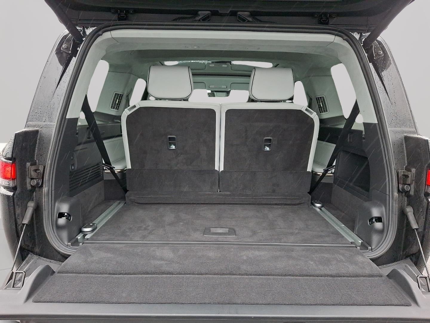 2025 Rivian R1S Adventure