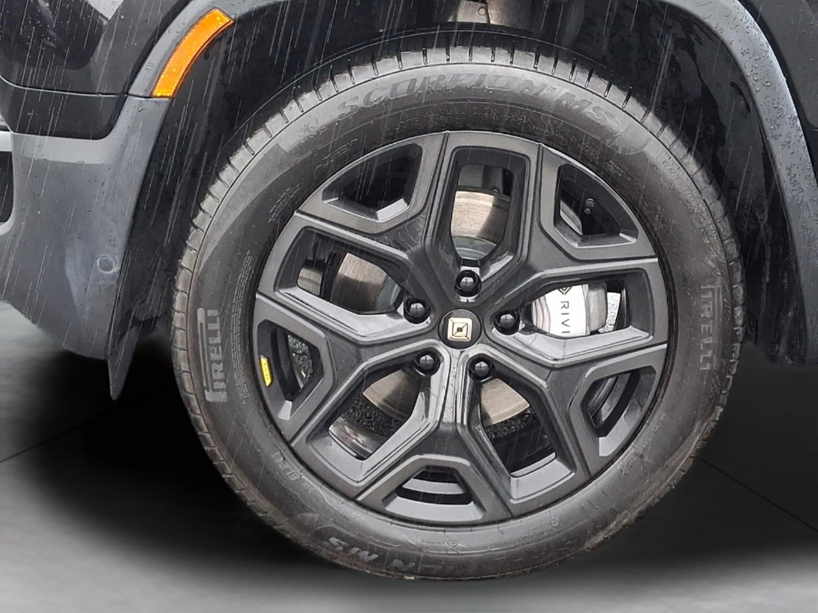 2025 Rivian R1S Adventure
