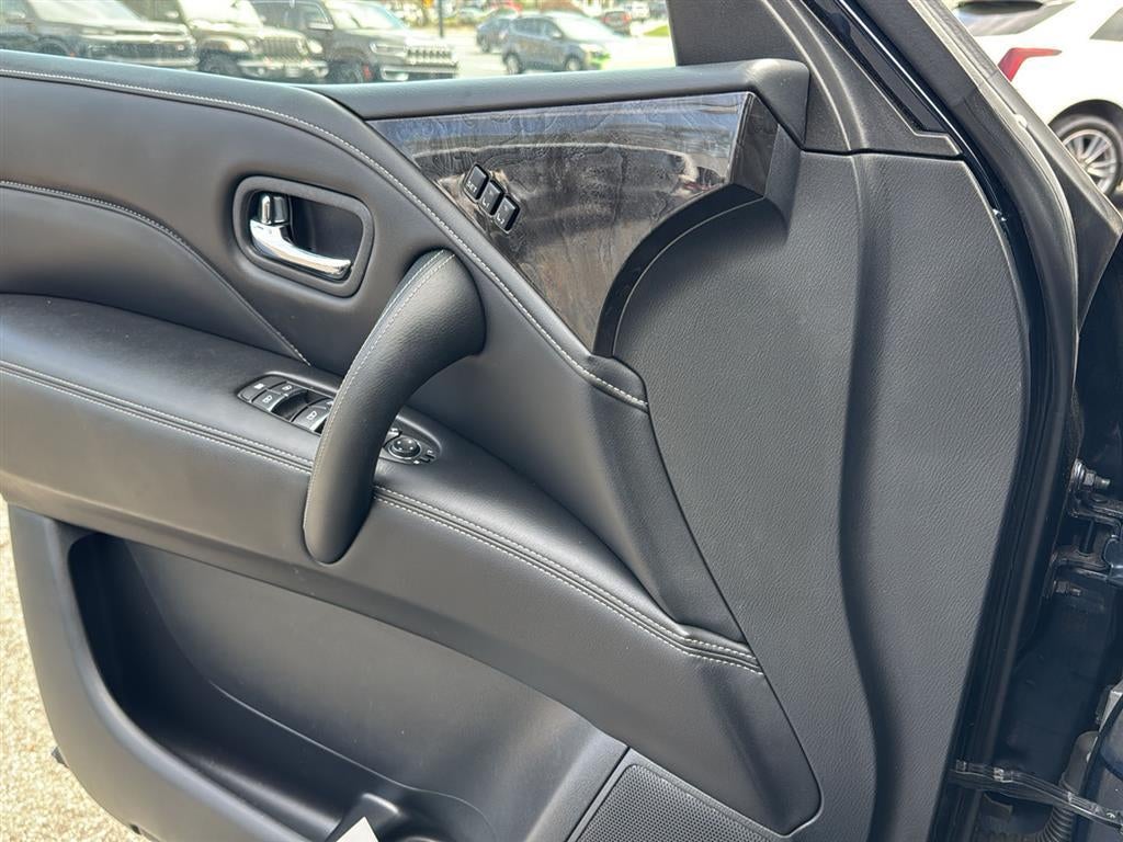 2024 INFINITI QX80 LUXE