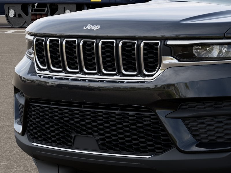 2027 Jeep Grand Cherokee GRAND CHEROKEE LAREDO X 4X4
